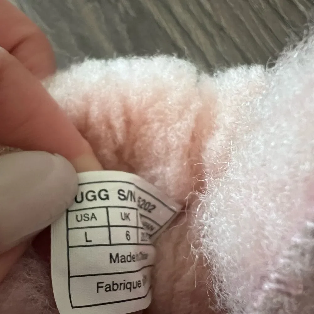 UGG Unisex-Baby Erin Boot size Large infant 18-24 m